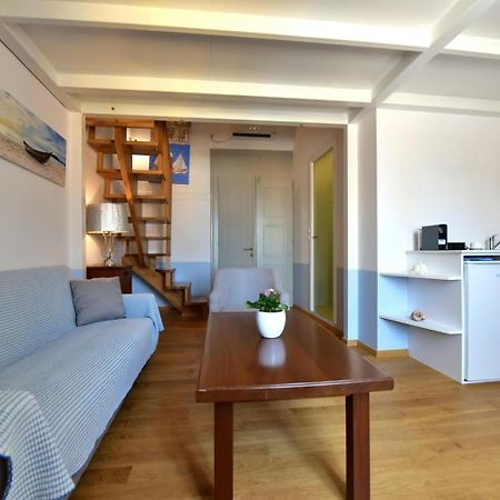 Douskos Guesthouse Гідра Екстер'єр фото