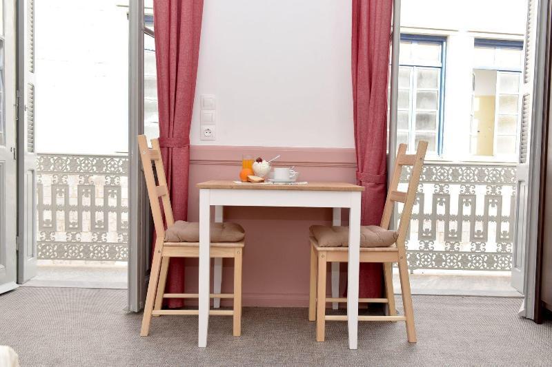 Douskos Guesthouse Гідра Екстер'єр фото