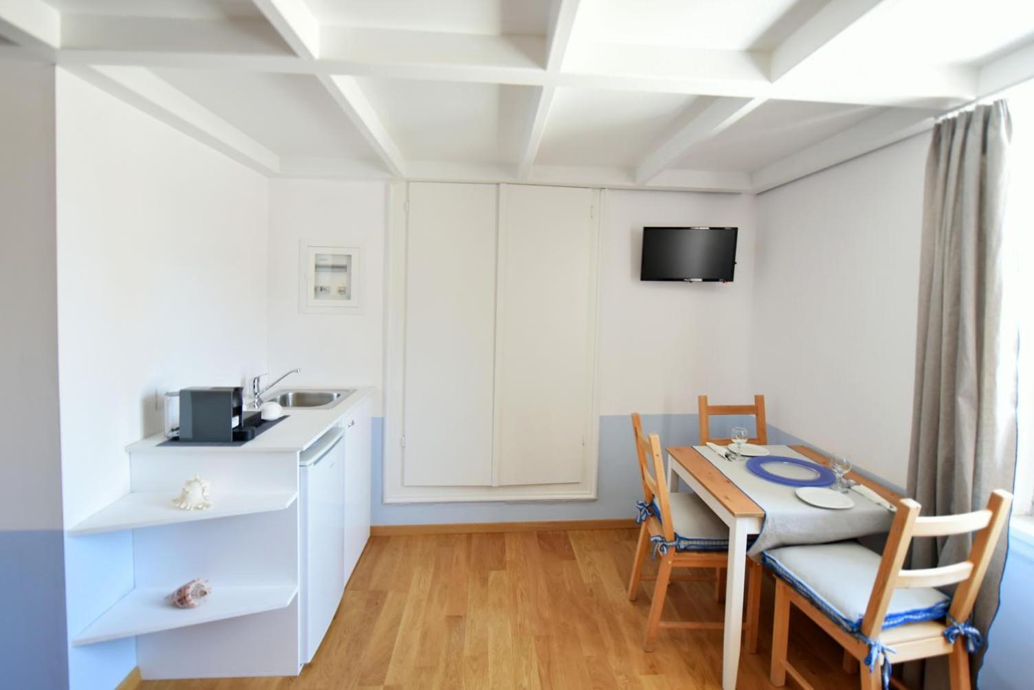 Douskos Guesthouse Гідра Екстер'єр фото