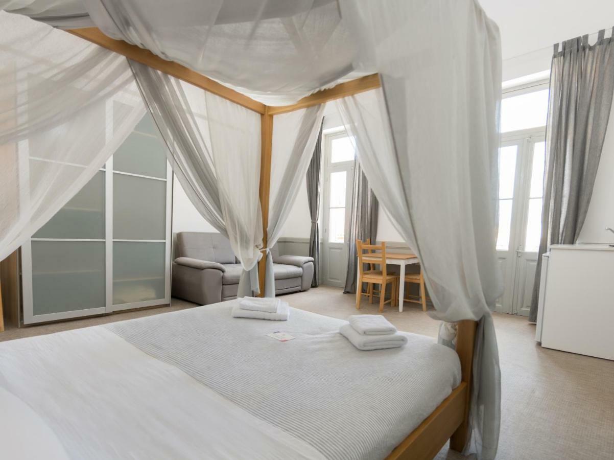 Douskos Guesthouse Гідра Екстер'єр фото