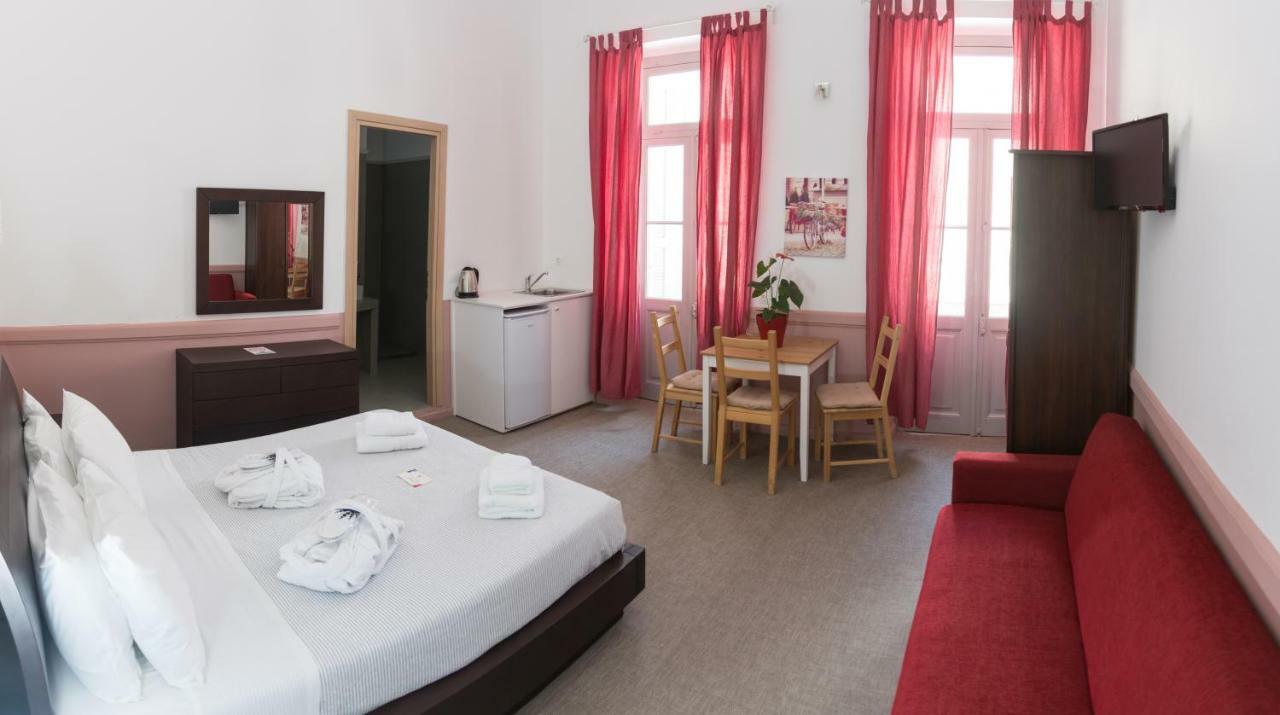 Douskos Guesthouse Гідра Екстер'єр фото