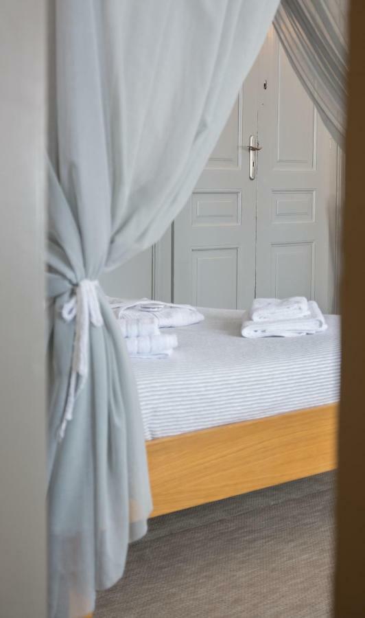 Douskos Guesthouse Гідра Екстер'єр фото